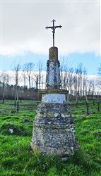 Calvaire, allée du Château - Mesnil-Panneville